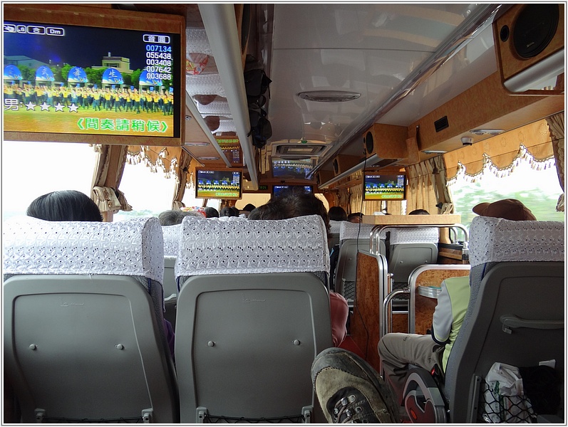 2015-03-23 07-55-35遊覽車上歡喜唱.JPG